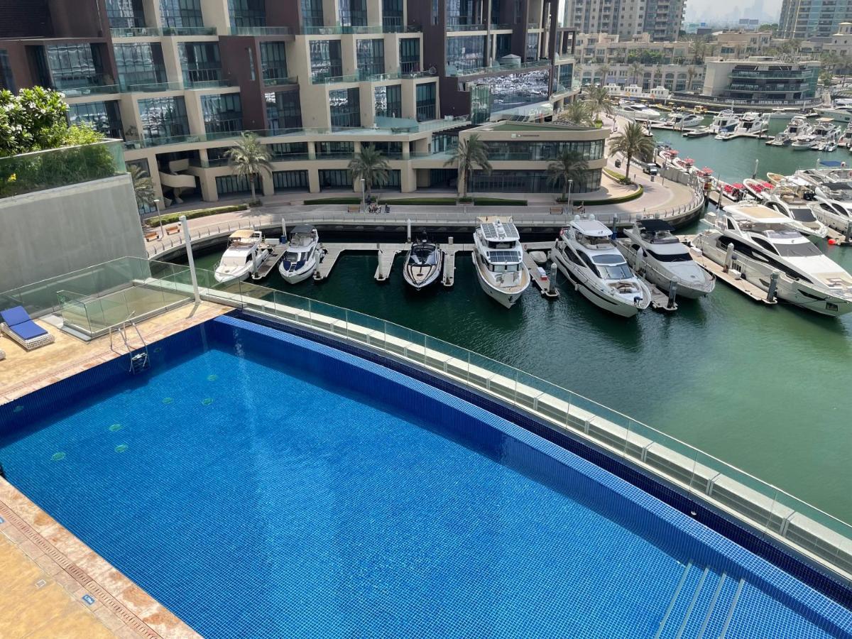 Large 2 Bedroom, Pool And Gym Access, Cayan Tower Apartment *