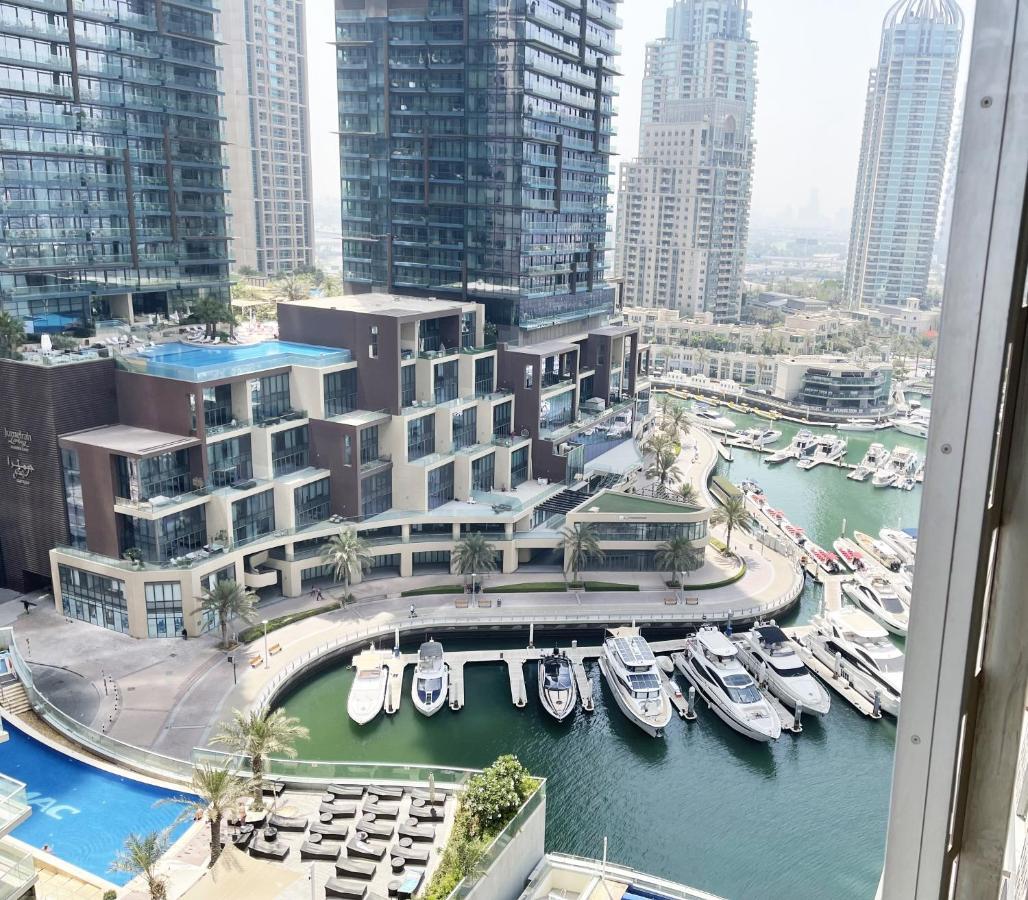 Large 2 Bedroom, Pool And Gym Access, Cayan Tower Apartment Dubai