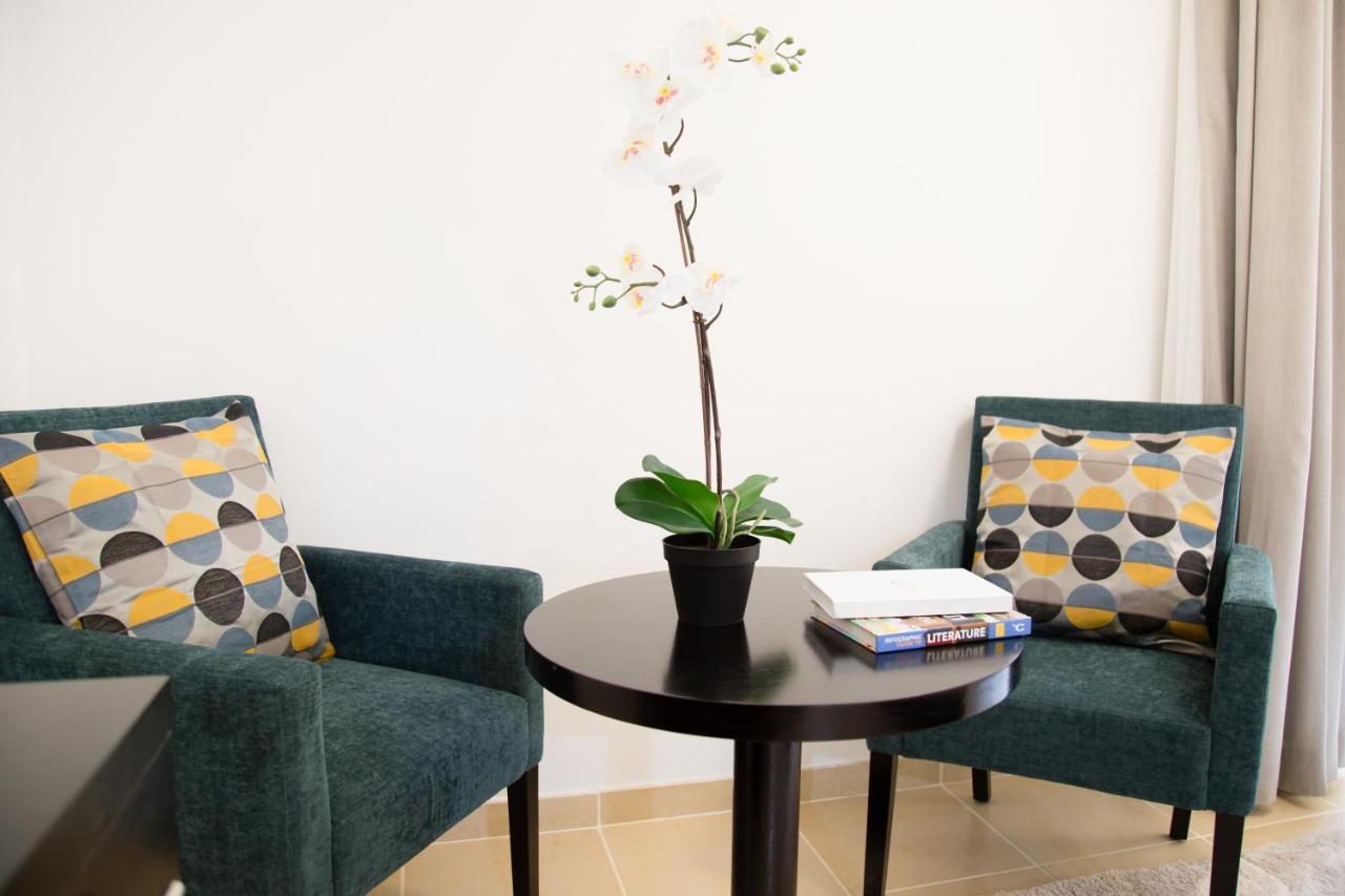 Higuests - Charming In Jbr With Balcony By The Apartment