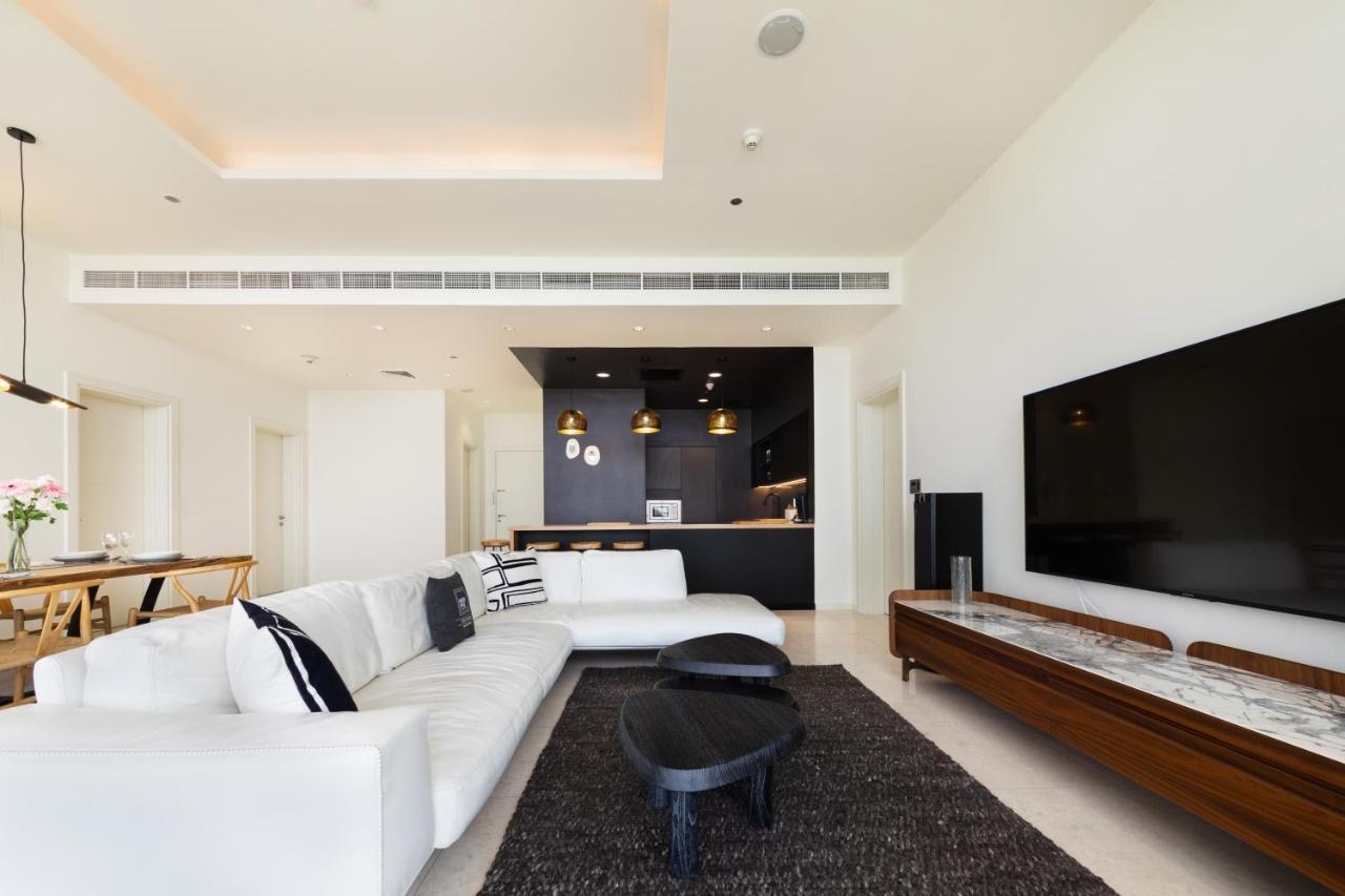 Maison Privee - Palm Jumeirah Luxury Apt W Access To Exclusive Beach, Pool, And Gym Apartment *