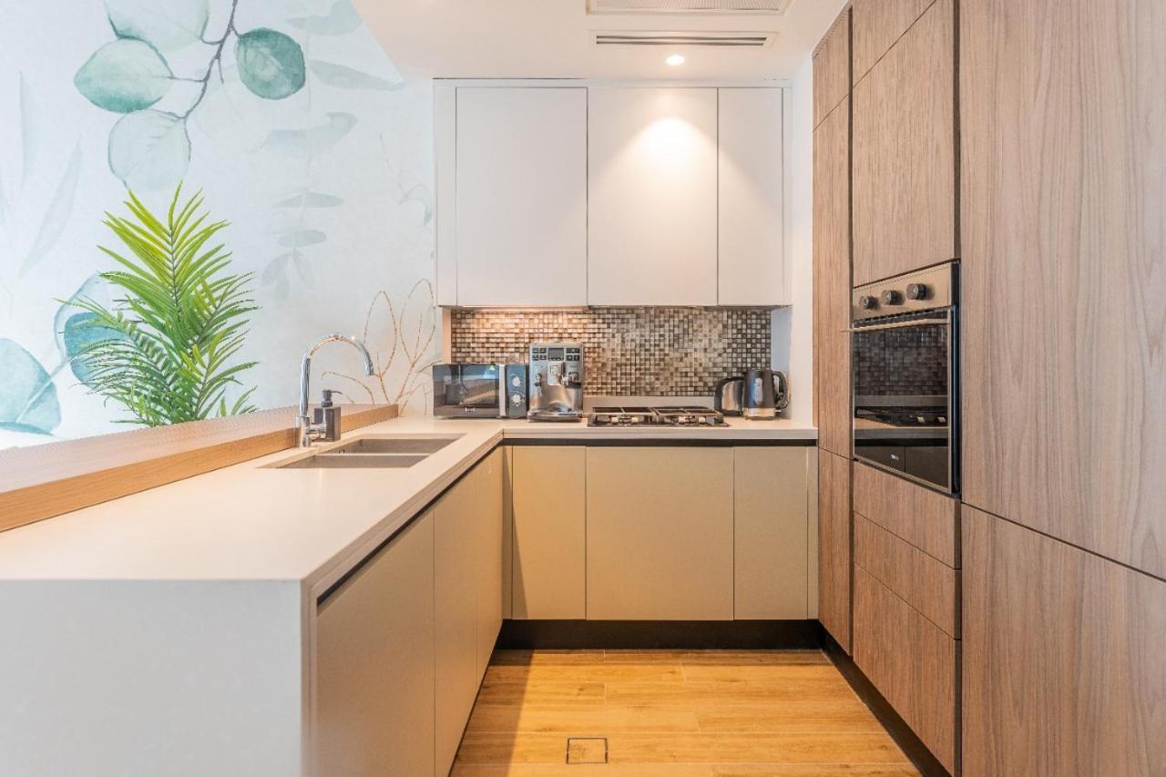 Desert Living Luxury - Jumeirah Living Marina Gate Apartment