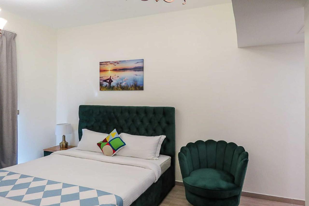 Oyo 860 Studio Apartment, Maya Tower 4, Jumeirah Village Triangle Guest house