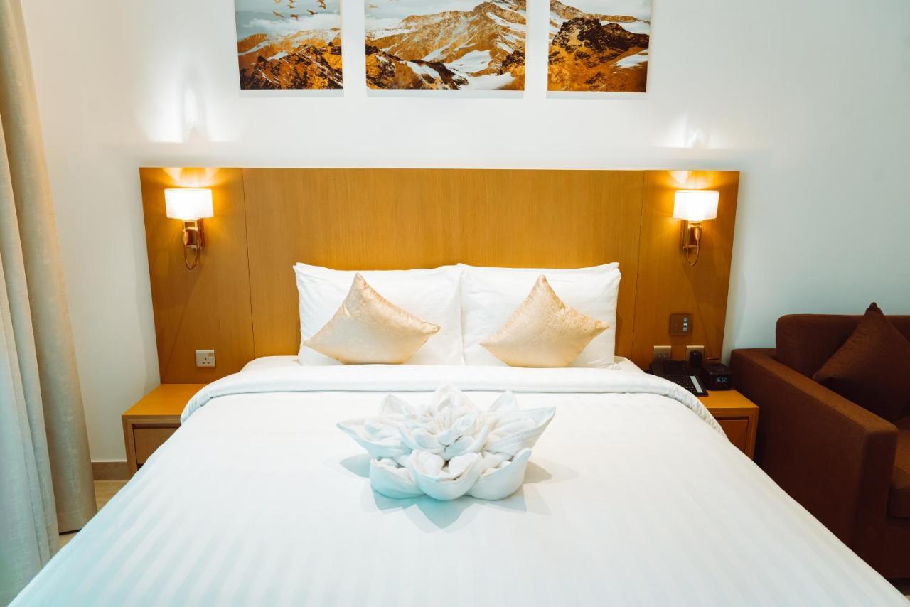 He 5* Dubai