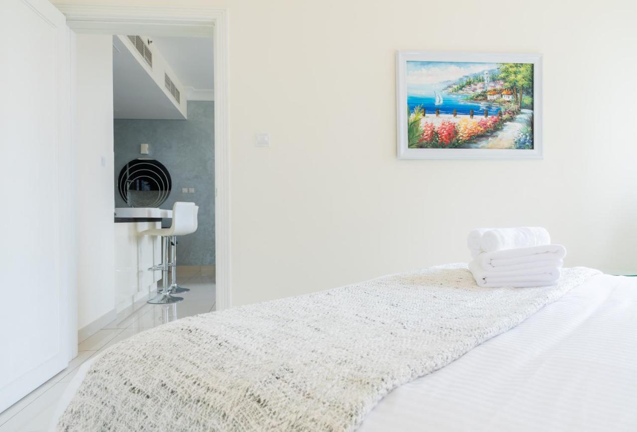 Daire Maison Privee - Luxury Urban Retreat With Burj Khalifa Views Dubai