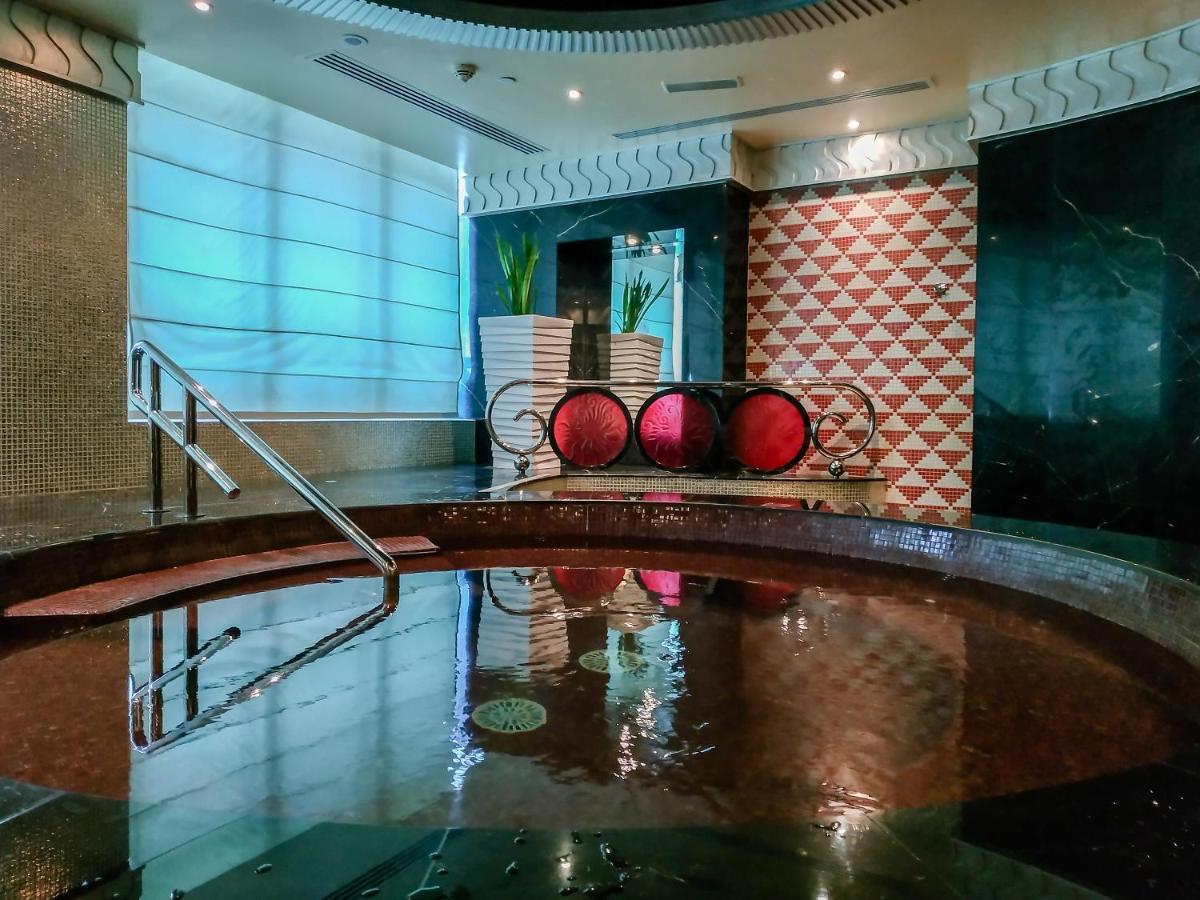 Maison Privee - Luxury Urban Retreat With Burj Khalifa Views Daire