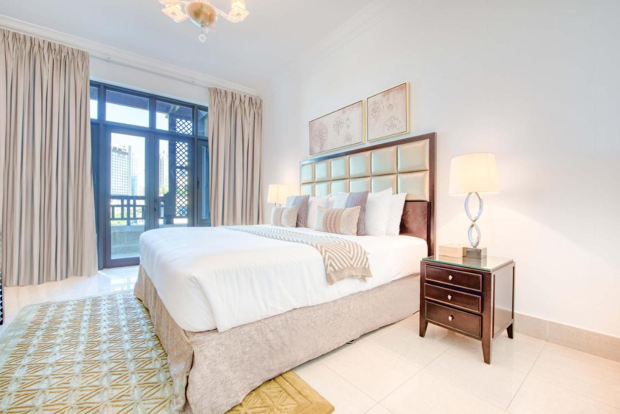 Maison Privee - Opulent Apt Beside Mall W Burj Khalifa Views *