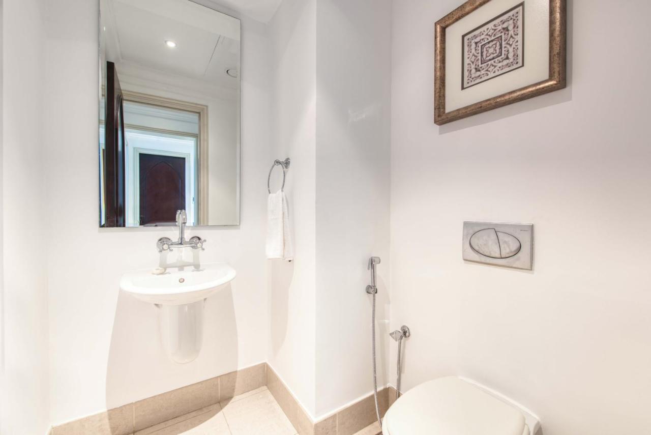 Maison Privee - Opulent Apt Beside Mall W Burj Khalifa Views Dubai