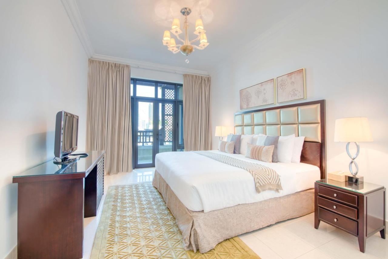 Maison Privee - Opulent Apt Beside Mall W Burj Khalifa Views
