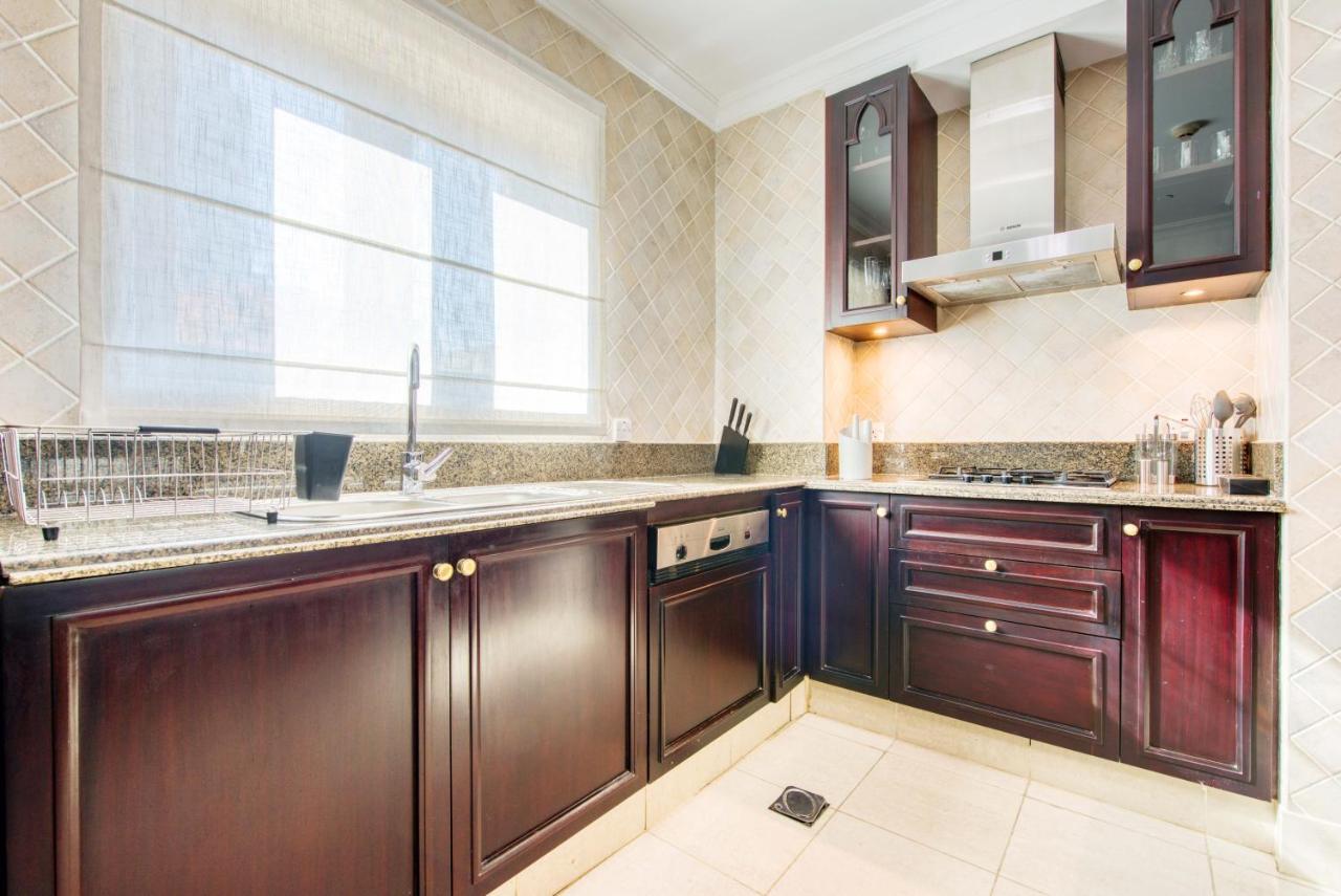 Maison Privee - Opulent Apt Beside Mall W Burj Khalifa Views