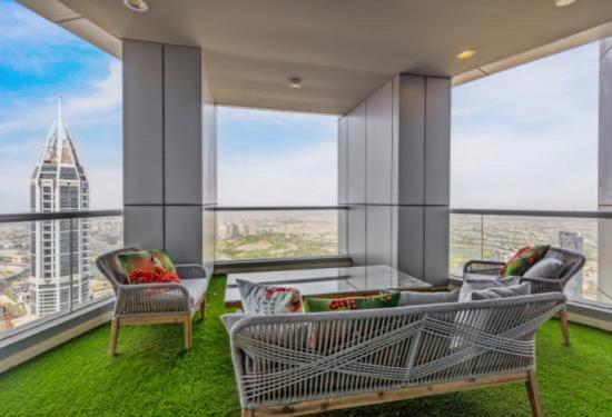 Marina Sky Penthouse Apartment *