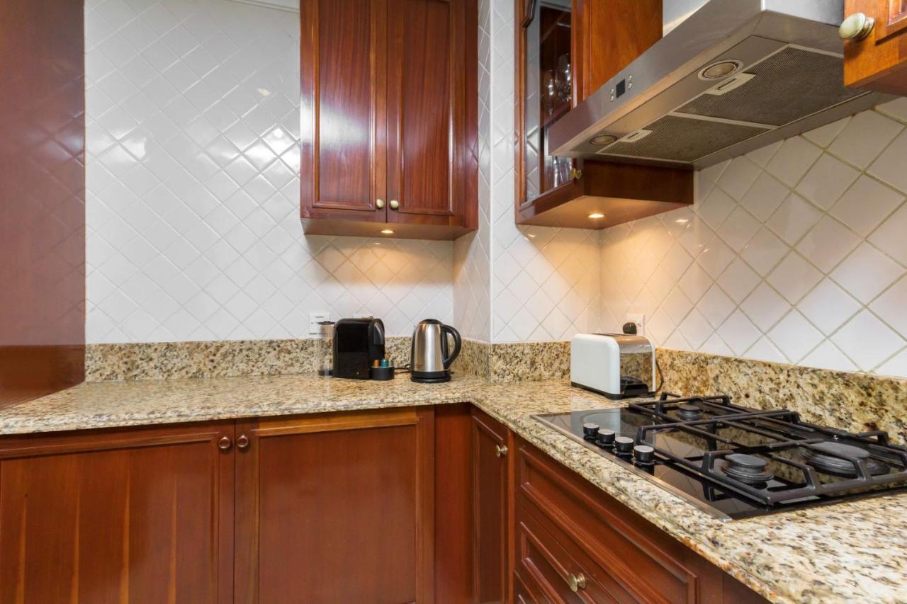 Souk Al Bahar Al Tajer, Burj Khalifa - Mint Apartment Dubai