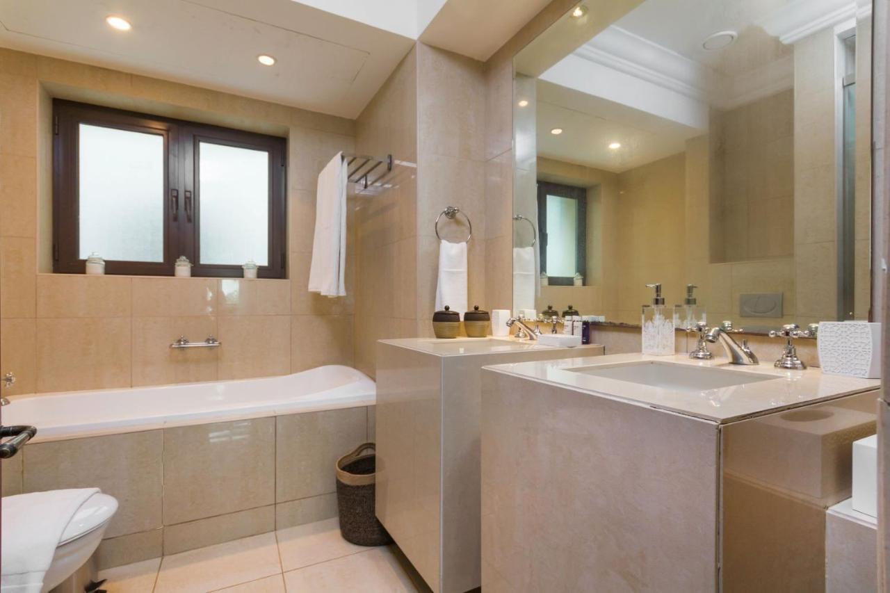 Souk Al Bahar Al Tajer, Burj Khalifa - Mint Apartment