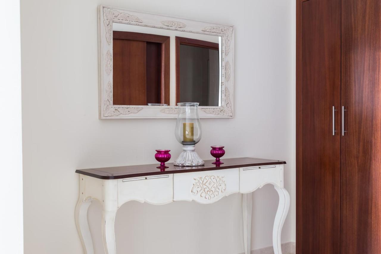 Higuests - Luxury Apt With Balcony, Steps From Burj Khalifa * Dubai