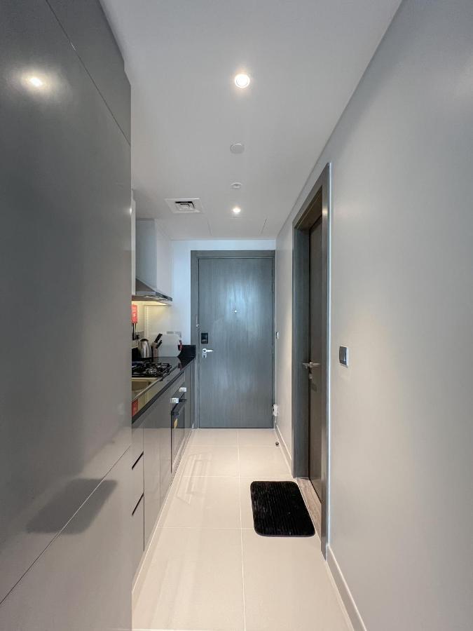 5-star Luxury Studio Near Burj Khalifa With Amazing Canal & View! * Dubai
