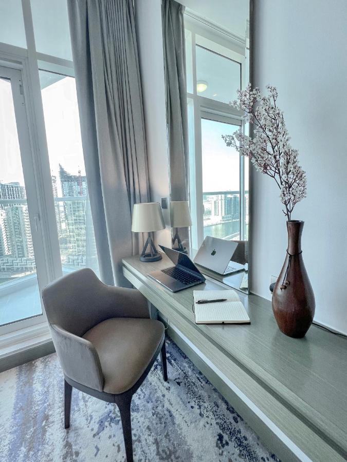 5-star Luxury Studio Near Burj Khalifa With Amazing Canal & View! Apartment