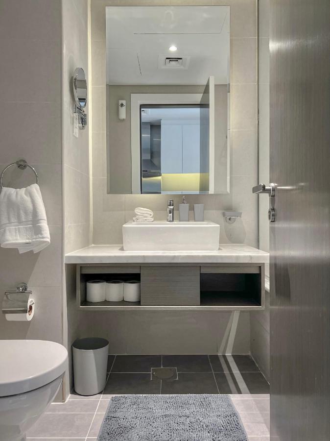 Apartment 5-star Luxury Studio Near Burj Khalifa With Amazing Canal & View! *