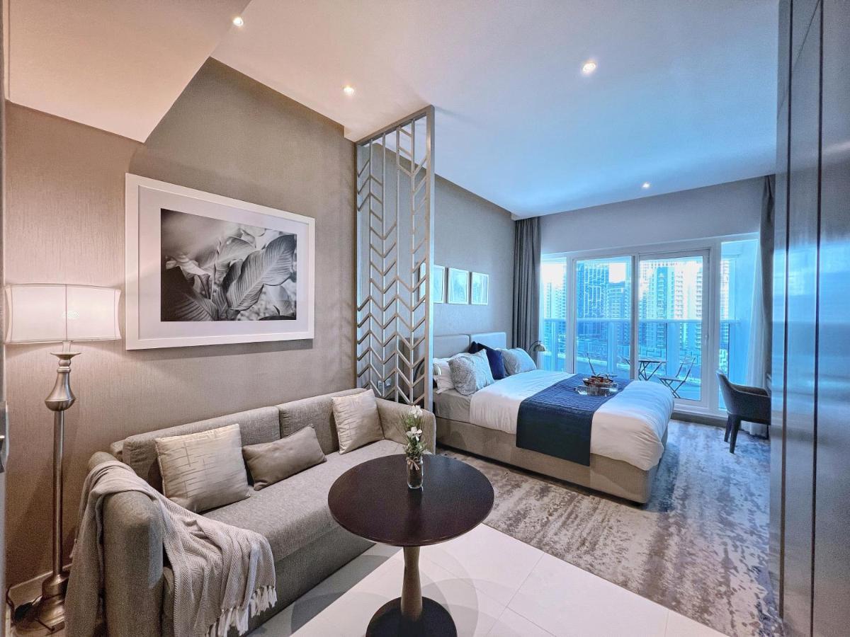 5-star Luxury Studio Near Burj Khalifa With Amazing Canal & View!