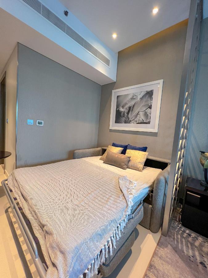 5-star Luxury Studio Near Burj Khalifa With Amazing Canal & View! * Dubai