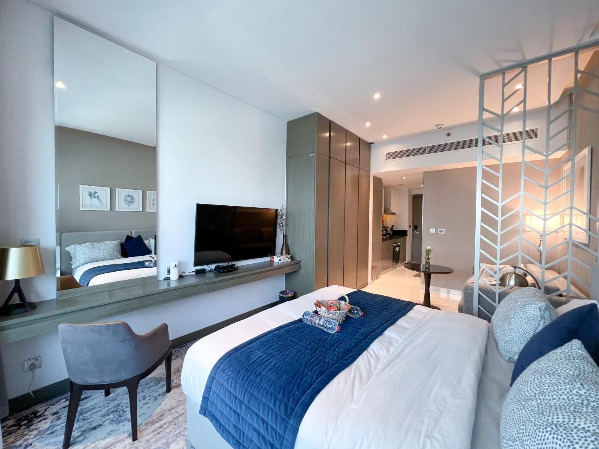 5-star Luxury Studio Near Burj Khalifa With Amazing Canal & View! *