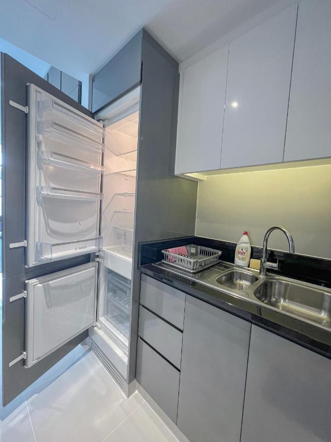 5-star Luxury Studio Near Burj Khalifa With Amazing Canal & View!