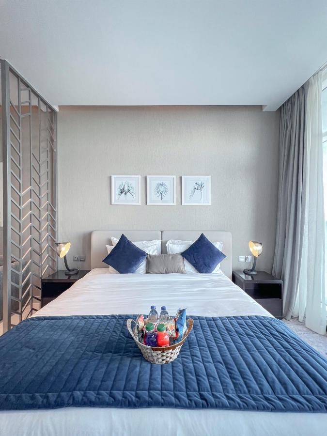 5-star Luxury Studio Near Burj Khalifa With Amazing Canal & View! * Dubai
