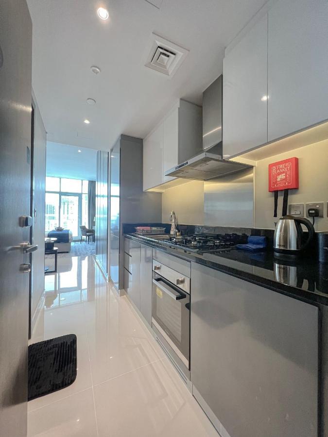 5-star Luxury Studio Near Burj Khalifa With Amazing Canal & View! Apartment *