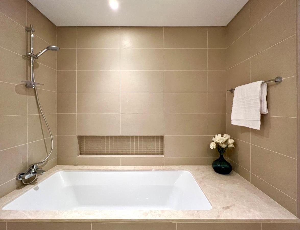 Plush Homes - Panoramic Beach View Chic 2 Bedroom In Marina Apartamento Dubai