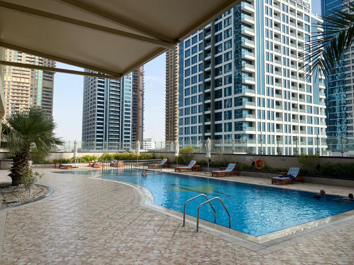 Daire One Bedroom With Pool & Gym Near Marina Dubai