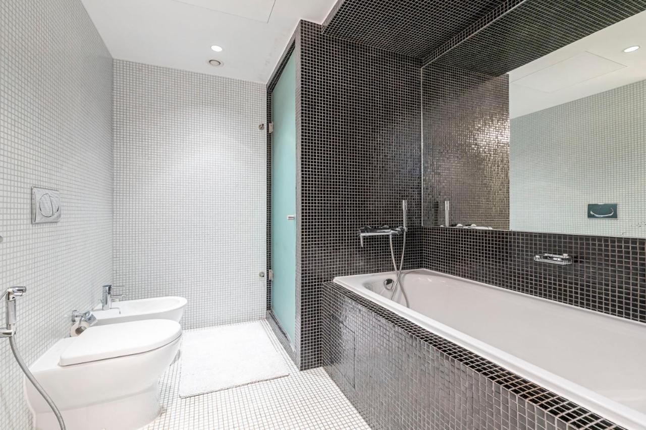 Central Place 2br Limestone House, Link To Ritz & Gate Ave Dubai