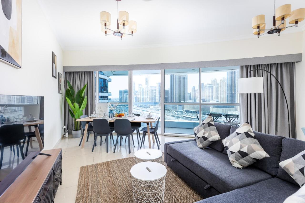 180° Sheik Zayed Road Balcony Views 2br In Jlt Apartment Dubai