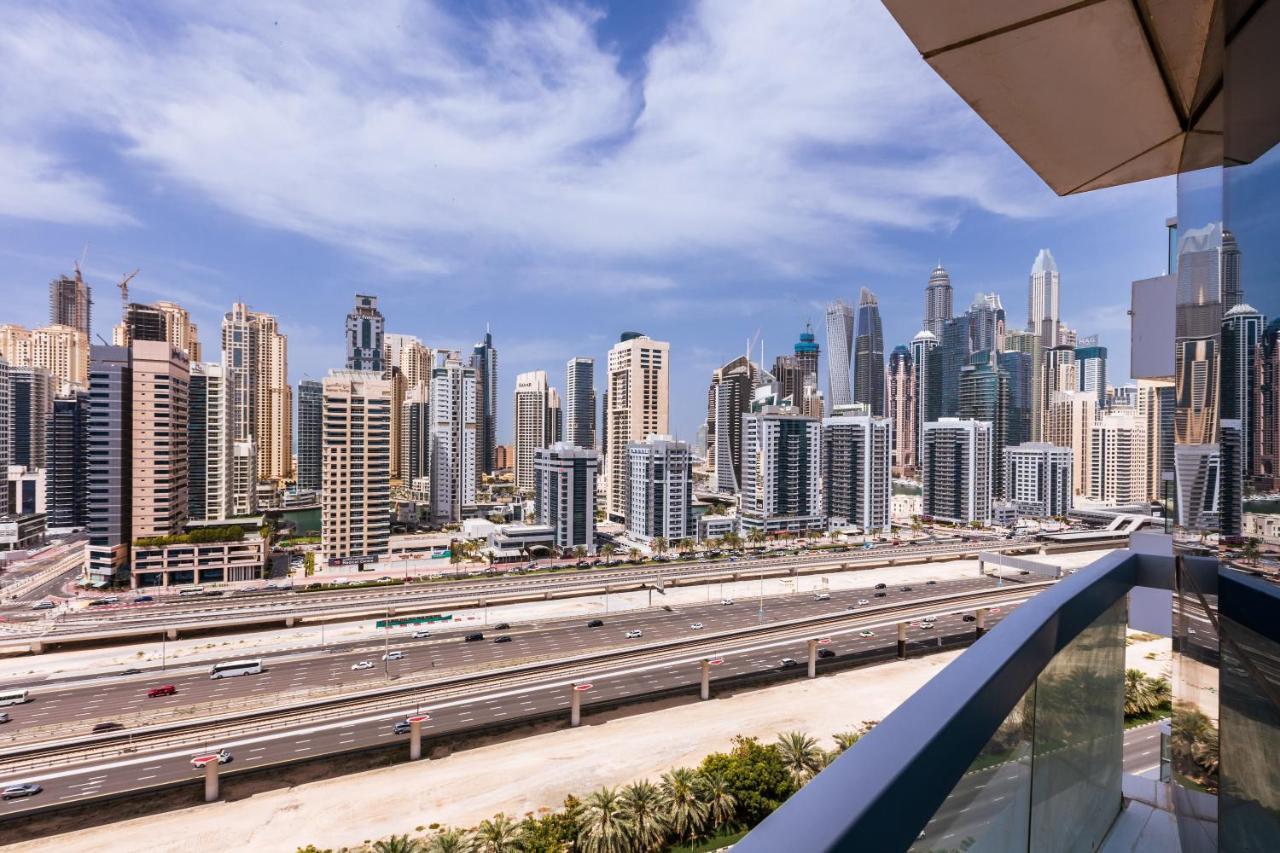 180° Sheik Zayed Road Balcony Views 2br In Jlt Apartment