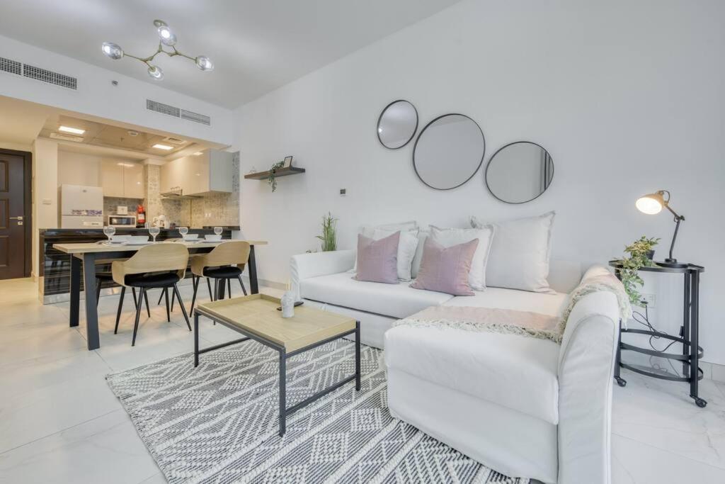 Chic Spacious 1 Bedroom In South. * Dubai
