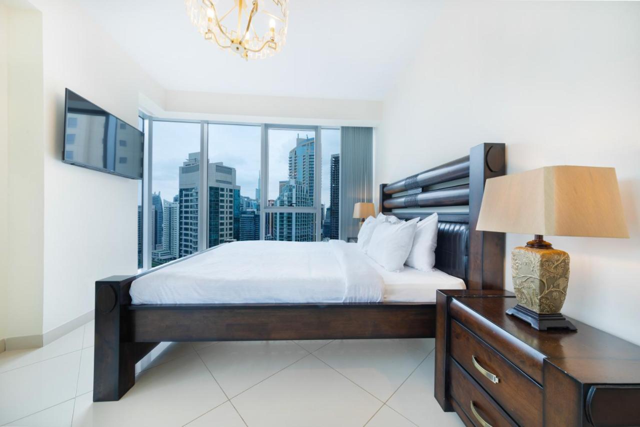 Maison Privee - Spacious Apt With Beach, Pool And Marina Access Apartment Dubai