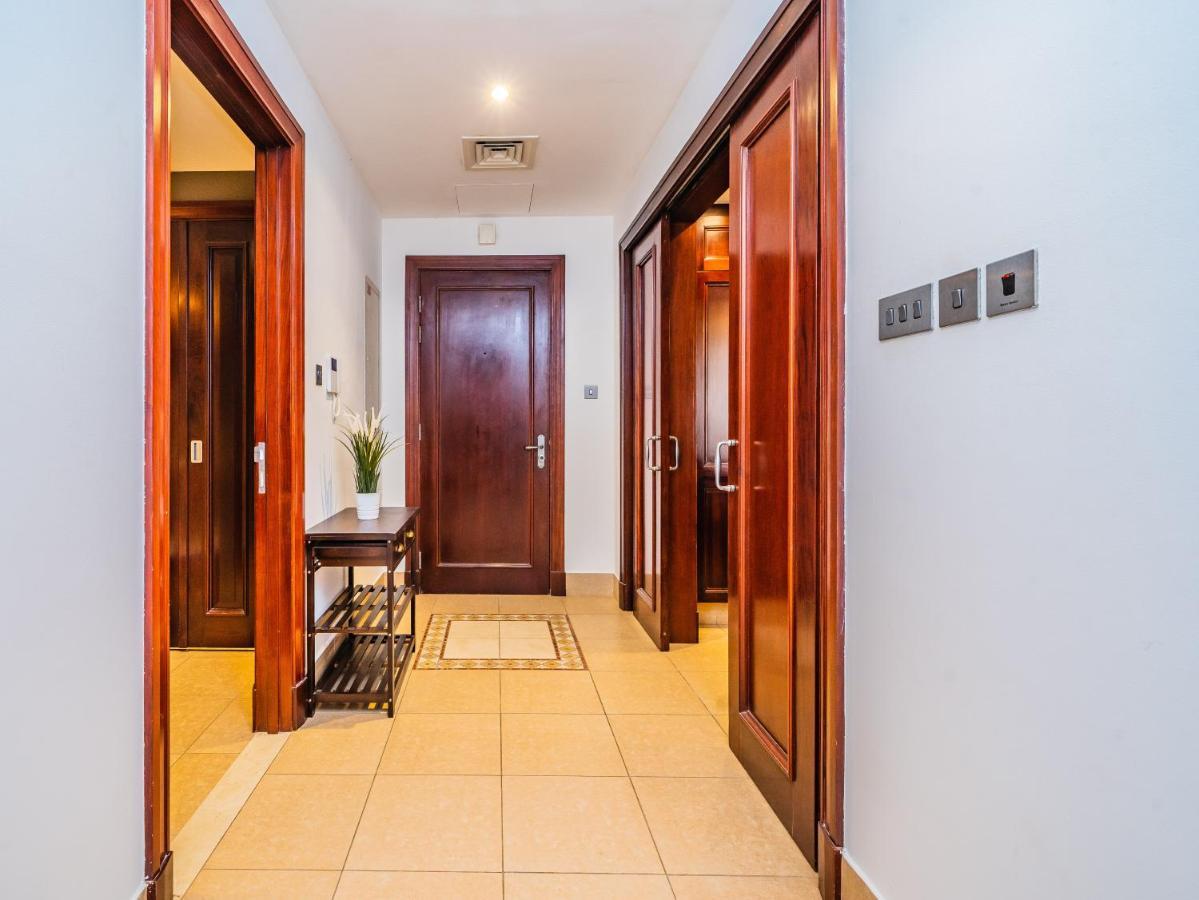 Apartment Colorful Near Mall With Balcony Dubai