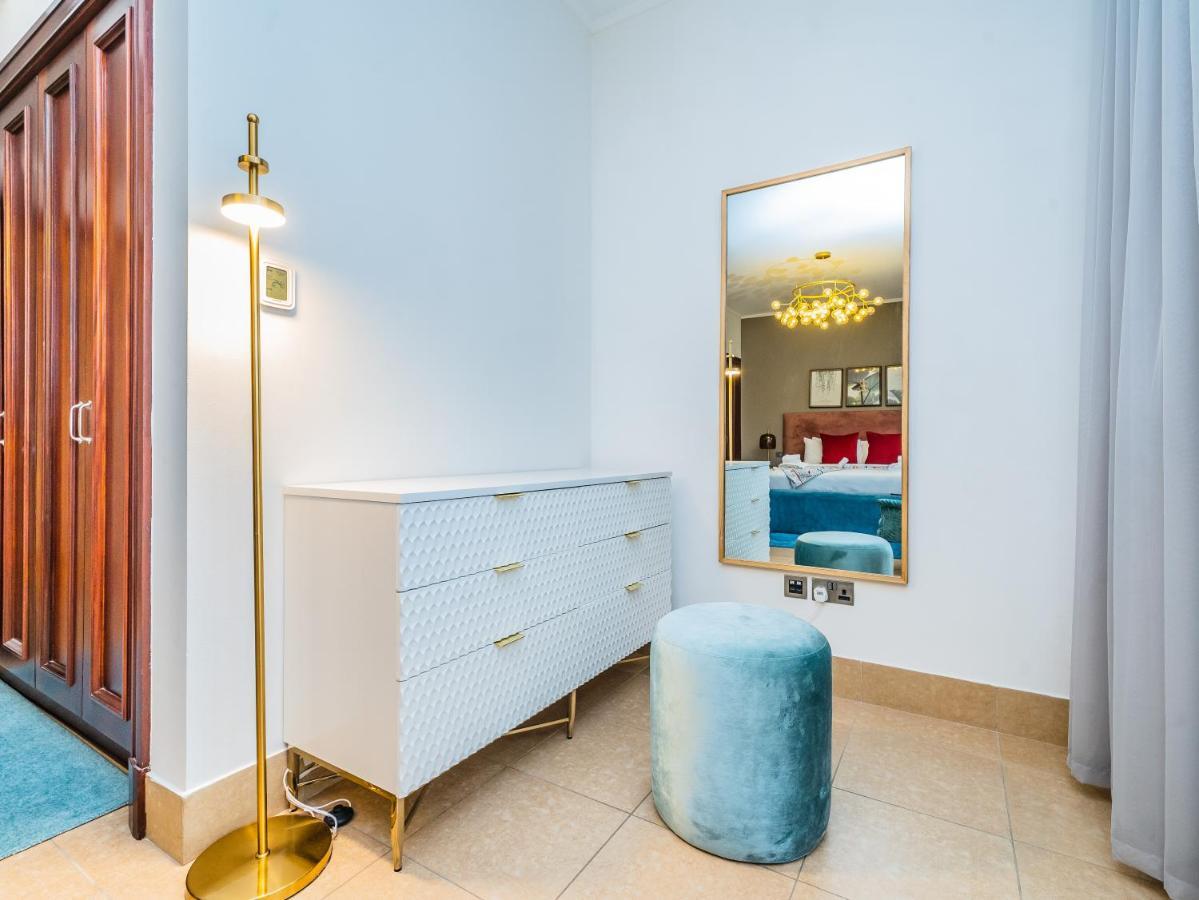 Apartment Colorful Near Mall With Balcony Dubai