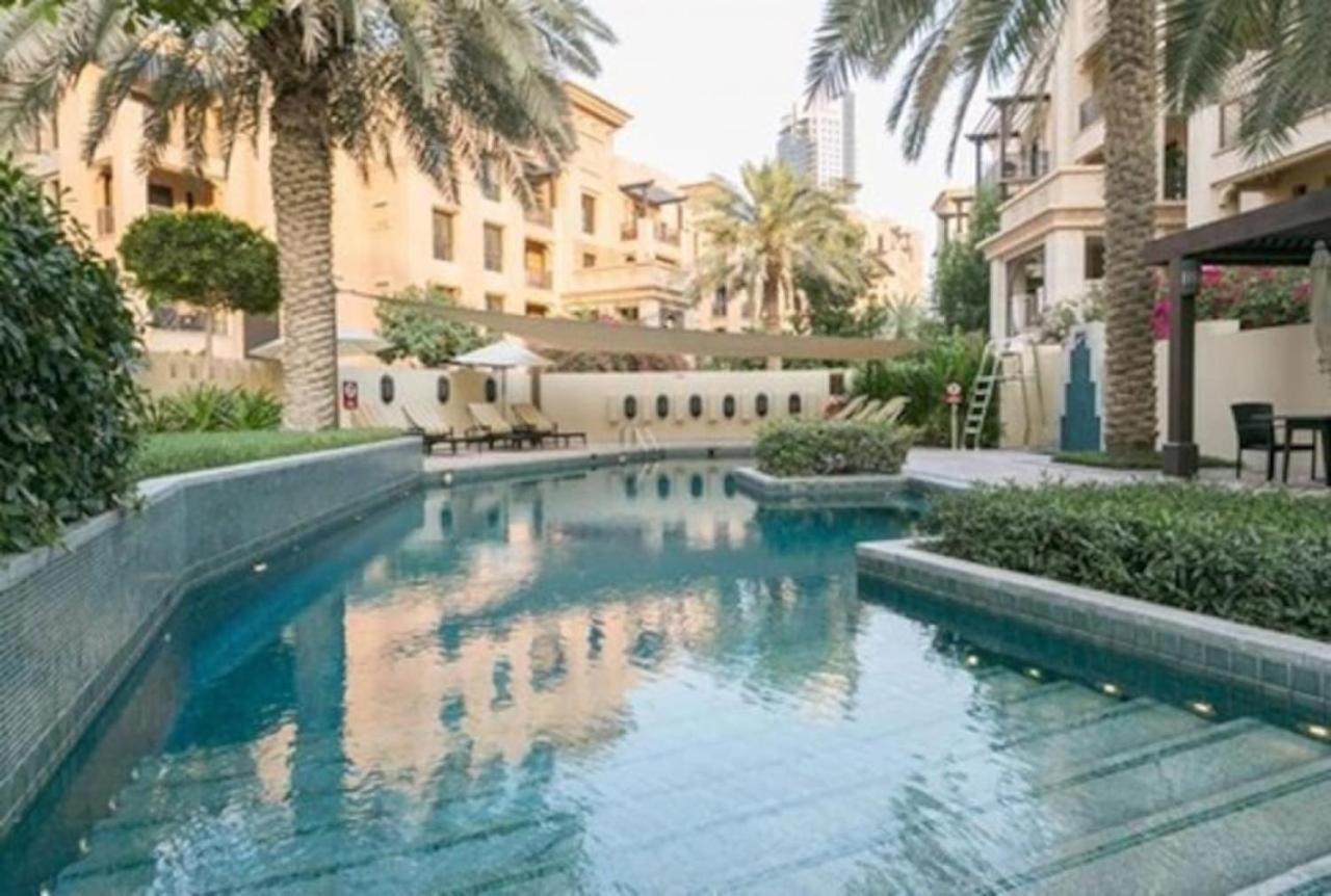 Apartment Colorful Near Mall With Balcony Dubai