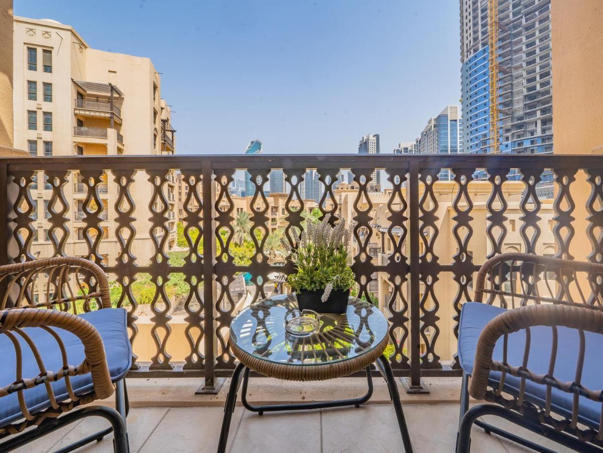 Colorful Near Mall With Balcony * Dubai