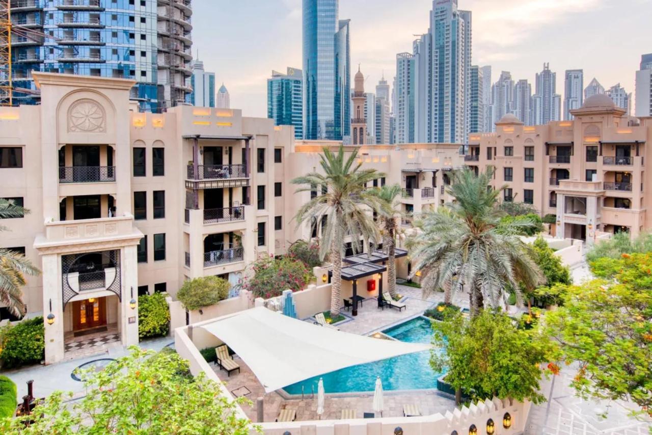 Colorful Near Mall With Balcony Apartment Dubai