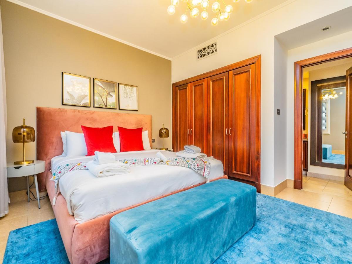 Apartment Colorful Near Mall With Balcony Dubai