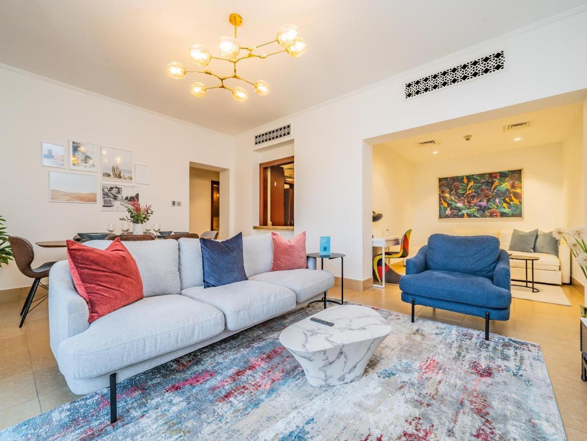 Apartment Colorful Near Mall With Balcony Dubai