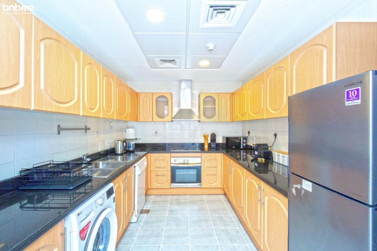 Bnbmehomes - Sit Back & Enjoy Seeing The Luxury Yachts Drive By - B67 * Dubai