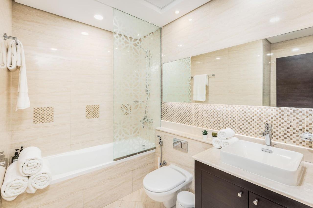 Beautiful & Bright 2br + Kids - 7min To Mall Apartment *