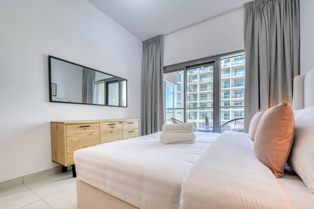Apartment Chic Spacious 1 Bedroom In South. *