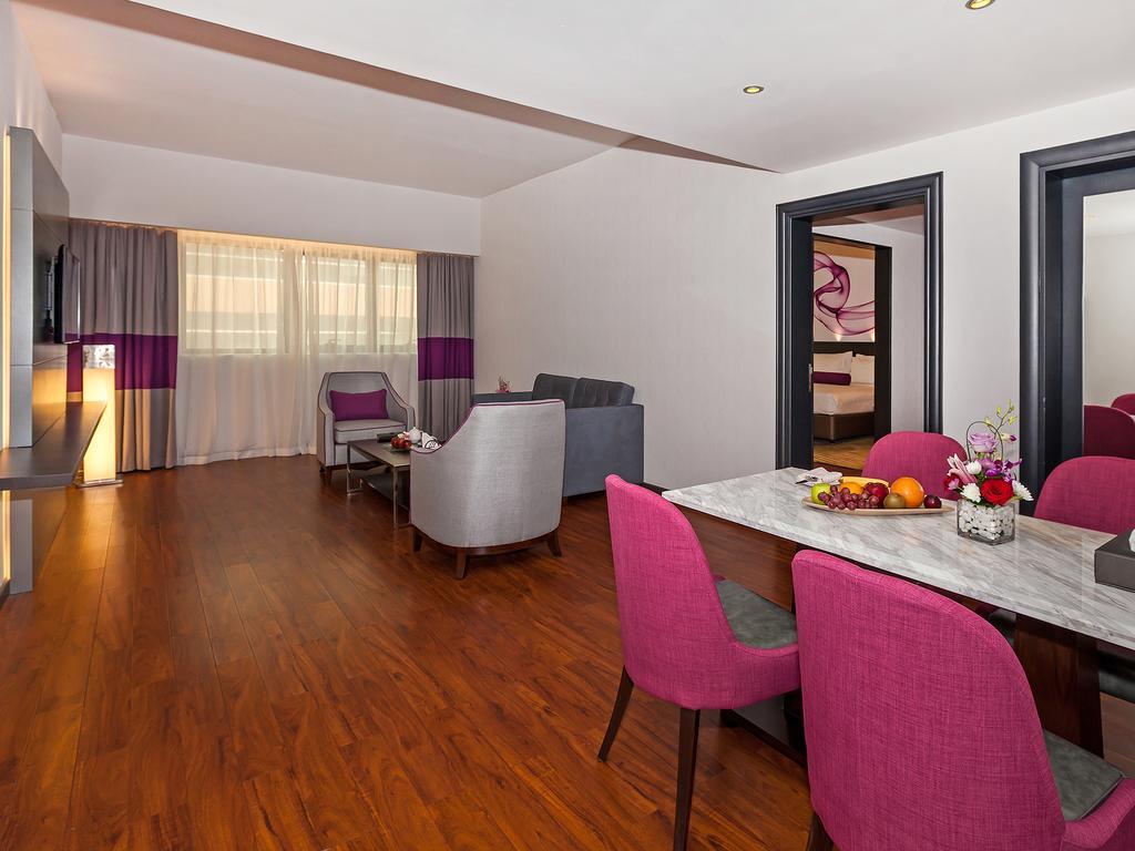 Hotel Howard Johnson Plaza By Wyndham Deira 4*