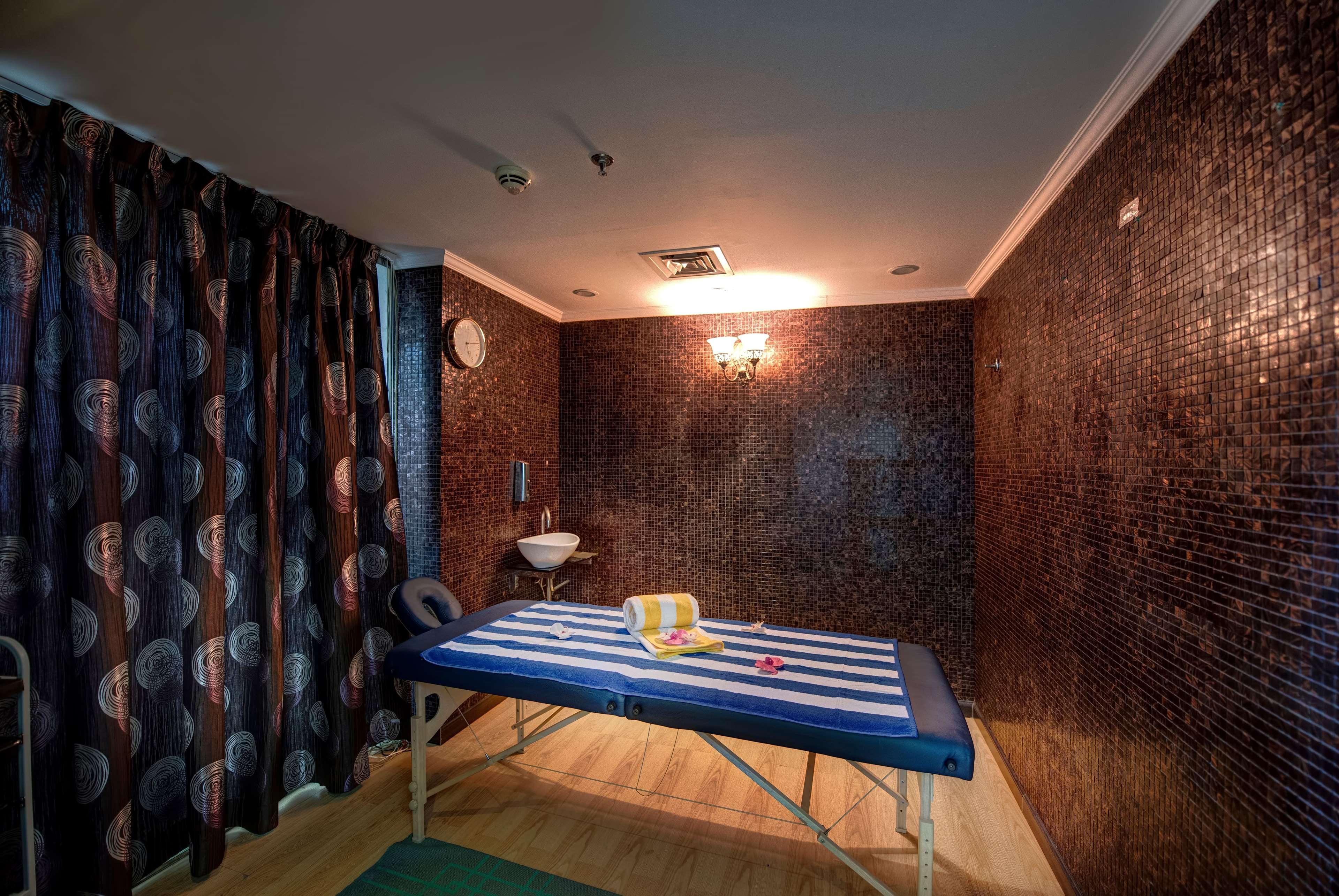 Howard Johnson Plaza By Wyndham Deira Hotel Dubai