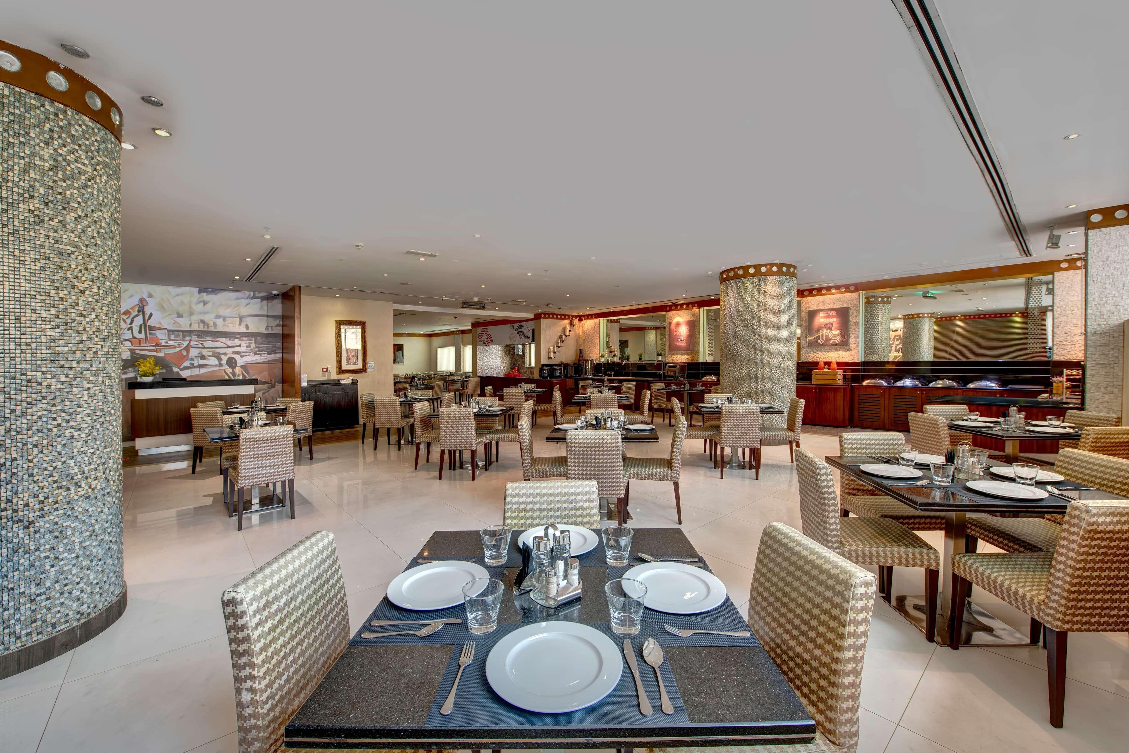 Howard Johnson Plaza By Wyndham Deira