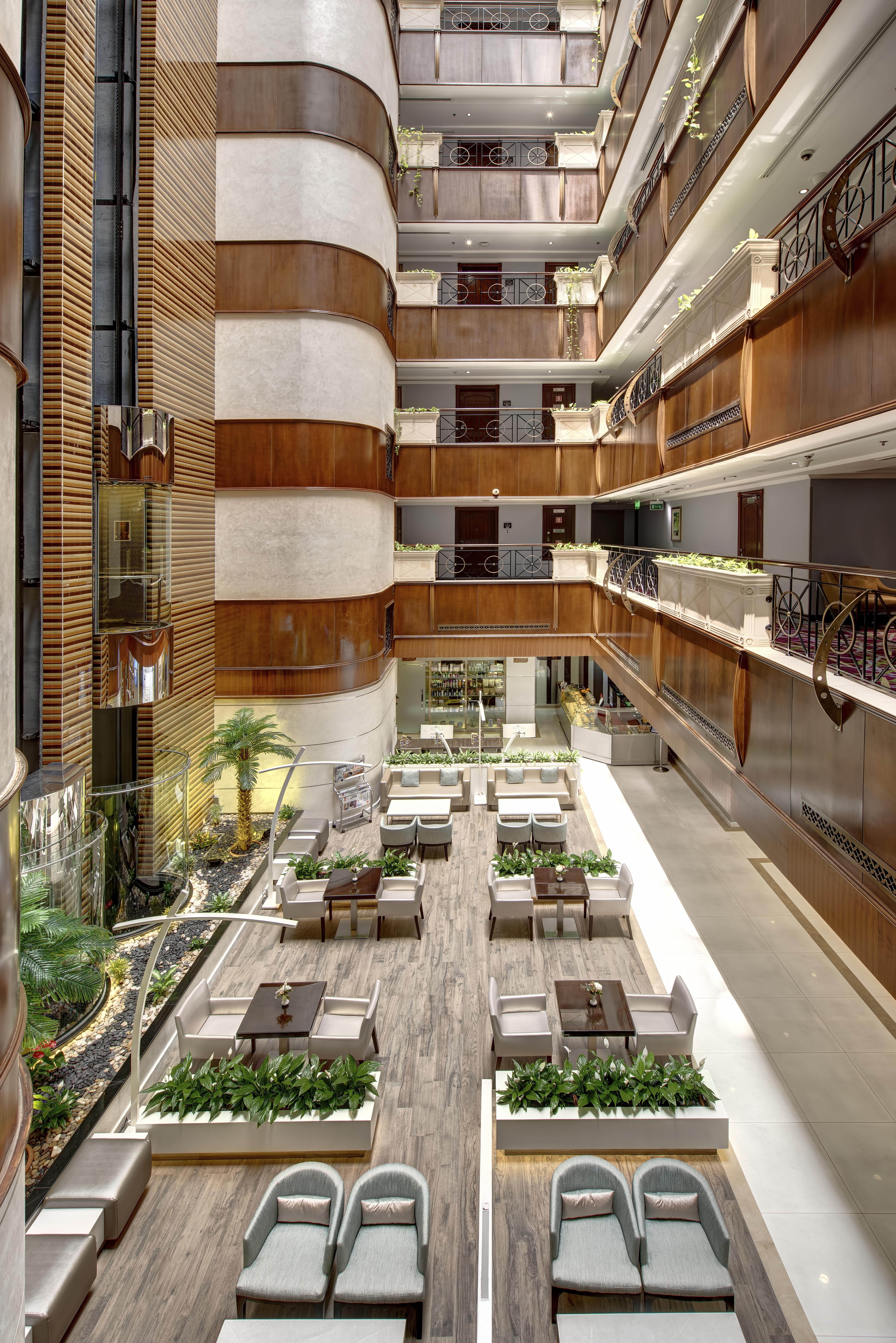 Howard Johnson Plaza By Wyndham Deira 4* Dubai