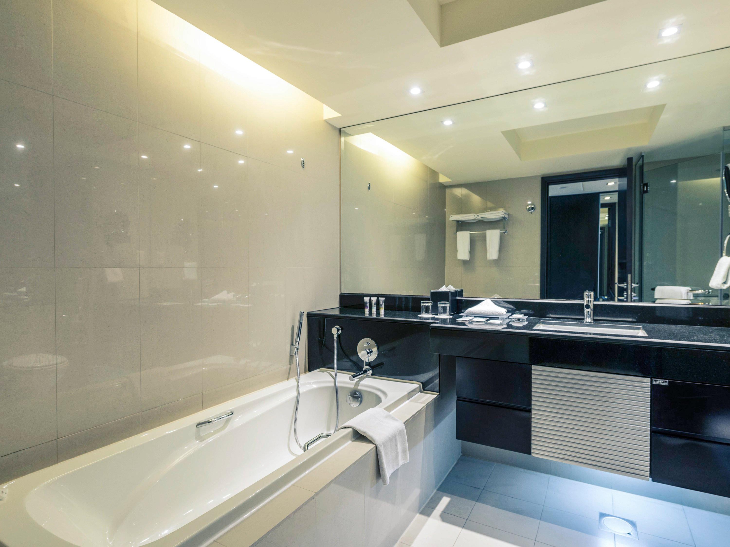 Crowne Plaza - Jumeirah By Ihg Hotel