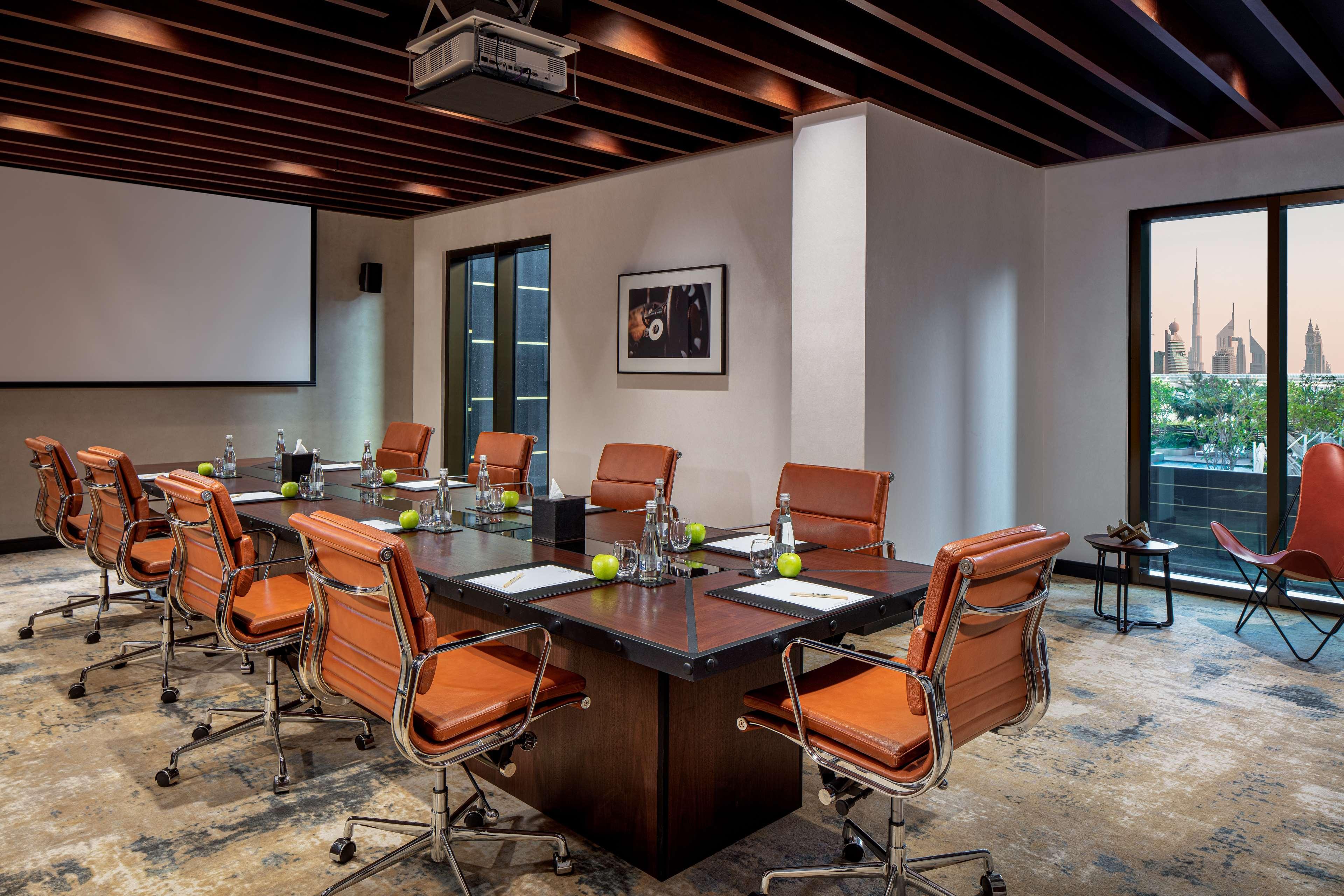 Doubletree By Hilton And Residences - Al Barsha Apart Otel 4*