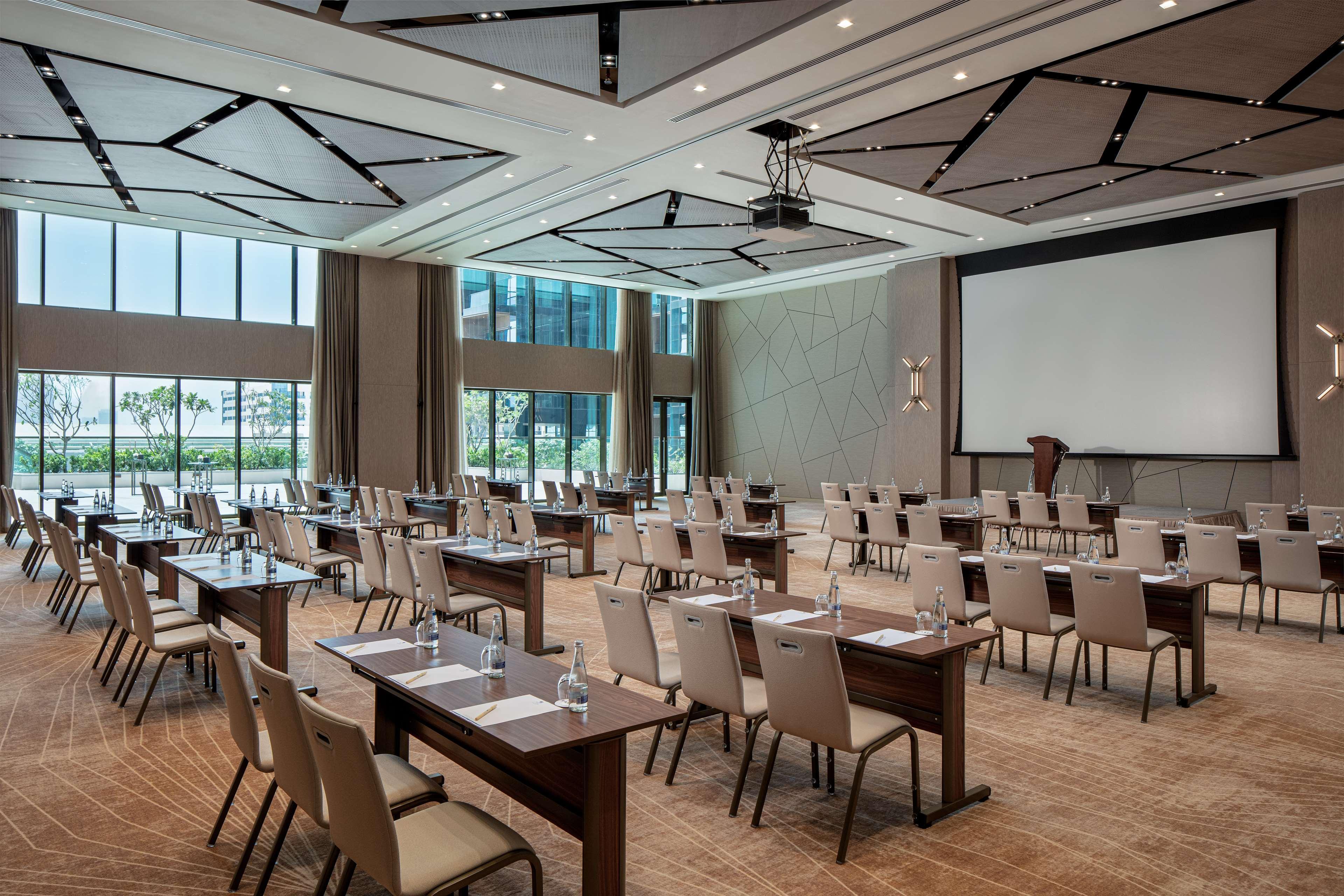 Apart Otel Doubletree By Hilton And Residences - Al Barsha 4*